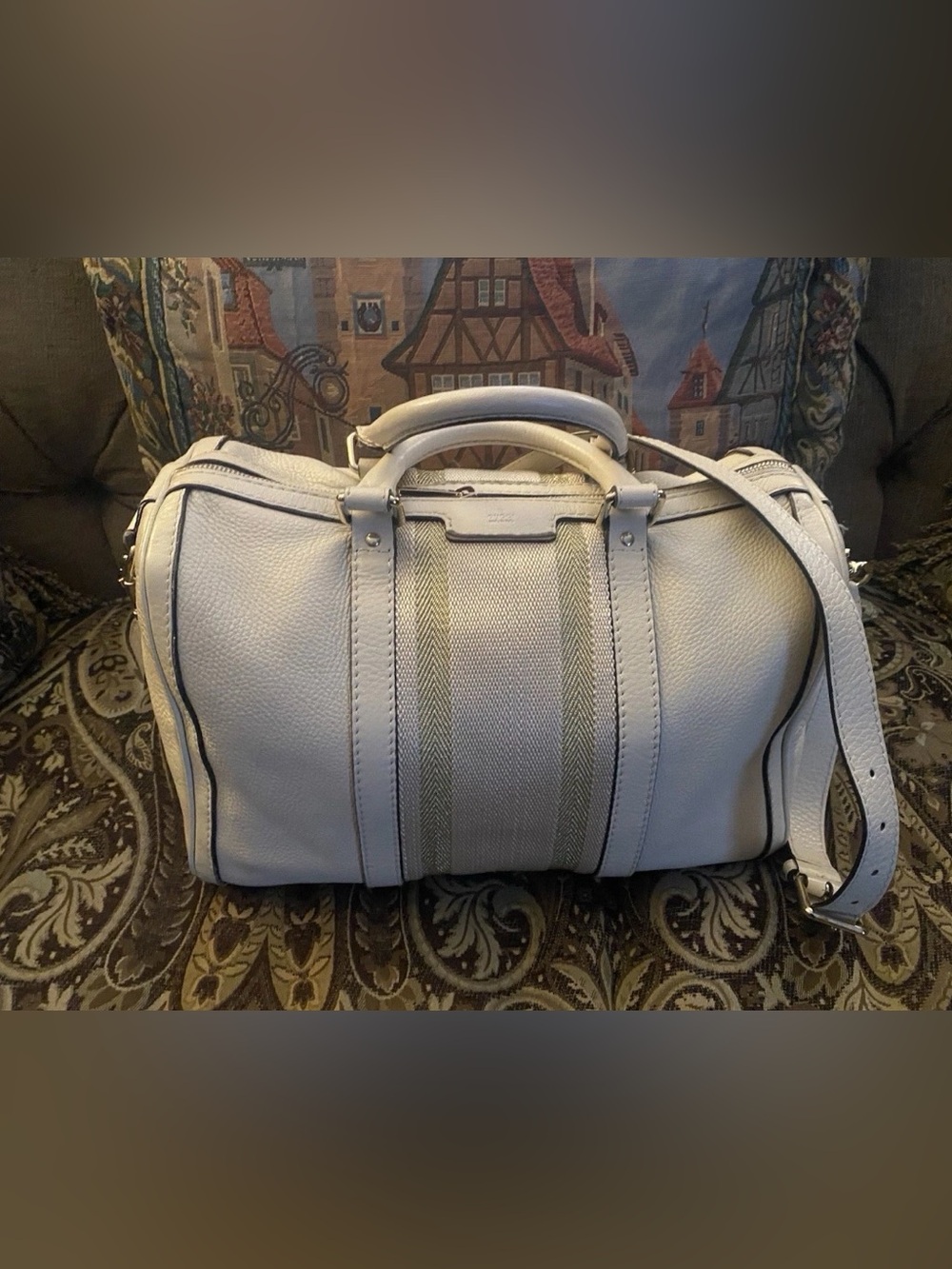 GUCCI White Leather Satchel Bag with Stripe Detail